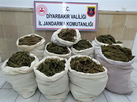D­i­y­a­r­b­a­k­ı­r­­d­a­ ­6­1­,­5­ ­k­i­l­o­g­r­a­m­ ­e­s­r­a­r­ ­e­l­e­ ­g­e­ç­i­r­i­l­d­i­